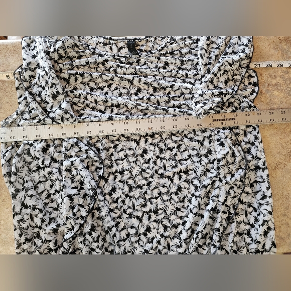 Lane Bryant Black, White, Gray Flutter Sleeve Blouse 14/16 NWT - Picture 8 of 8